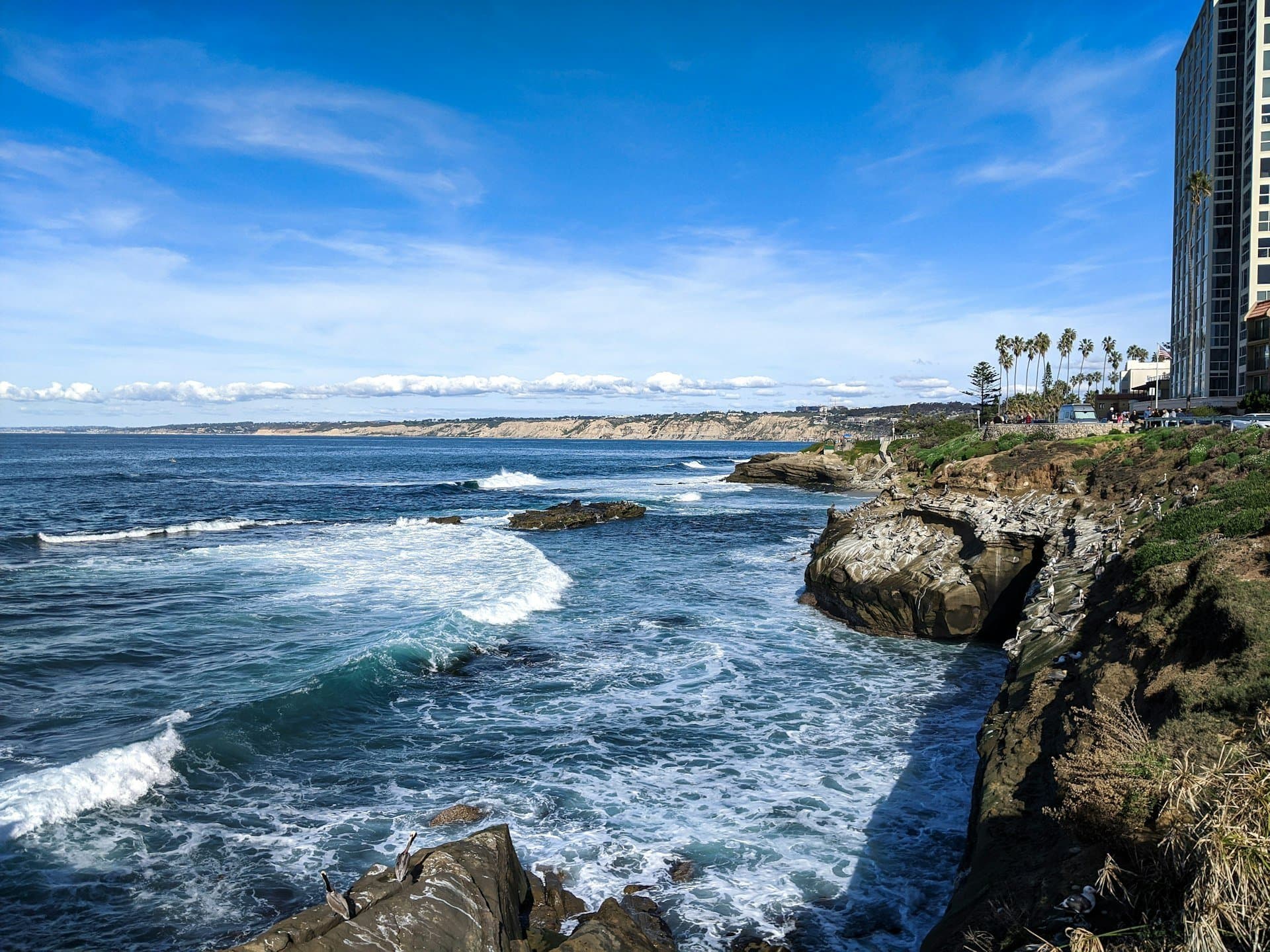Waves breaking on the rocks at La Jolla Cove
